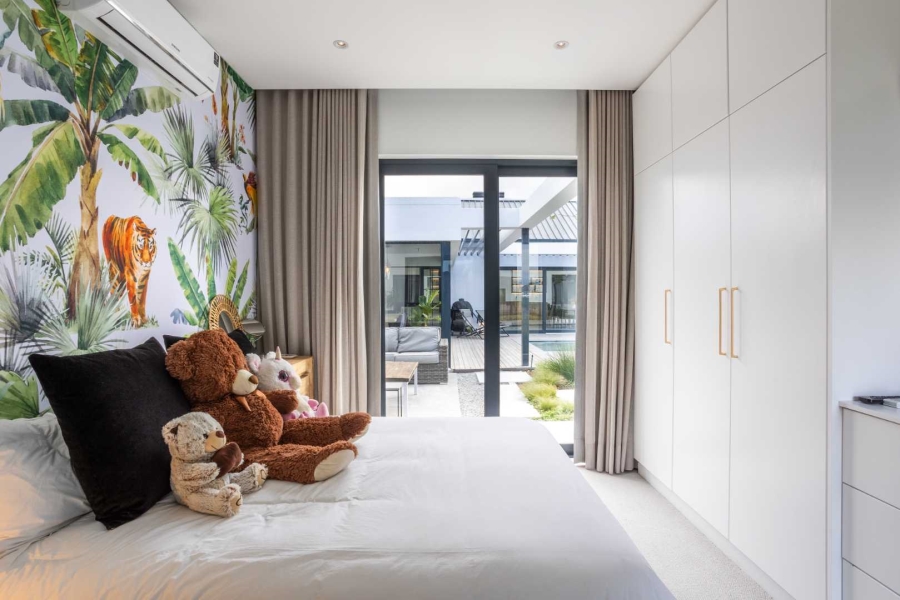 To Let 5 Bedroom Property for Rent in Val De Vie Estate Western Cape